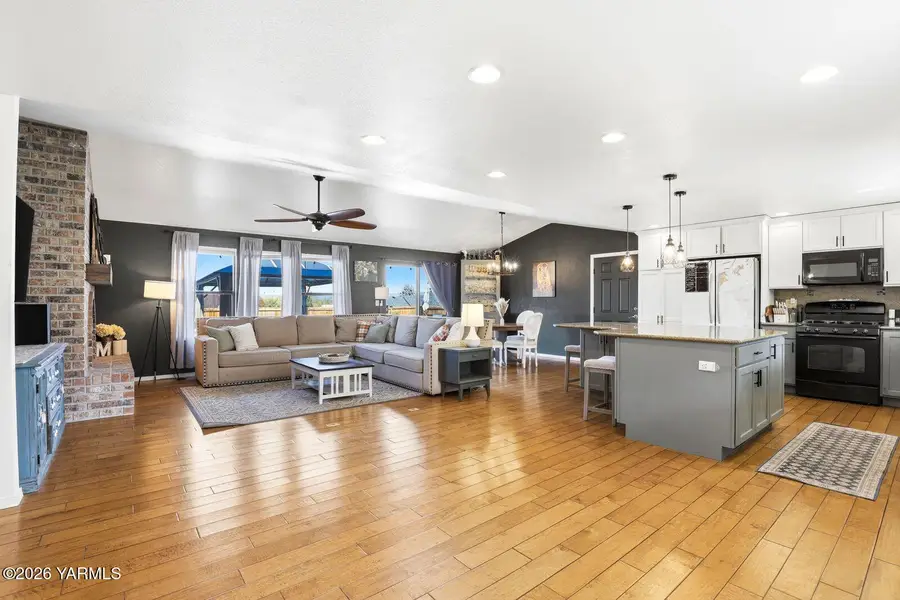 7801 W King St, Yakima, WA 98908 - #3