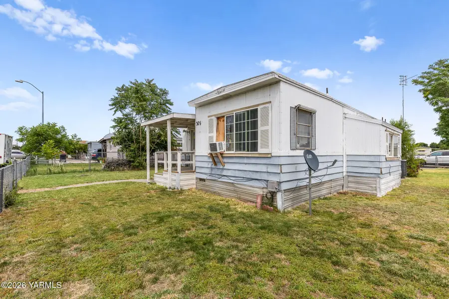 305 N 23rd Ave, Pasco, WA 99301 - #3
