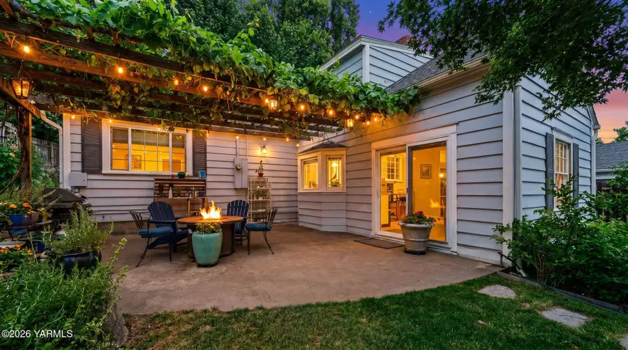 902 S 19th Ave, Yakima, WA 98902 - #2