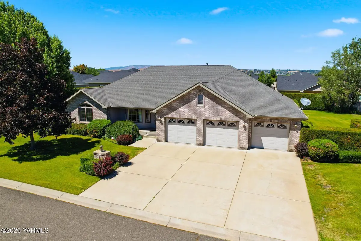 7703 Easy St, Yakima, WA 98903 - #1