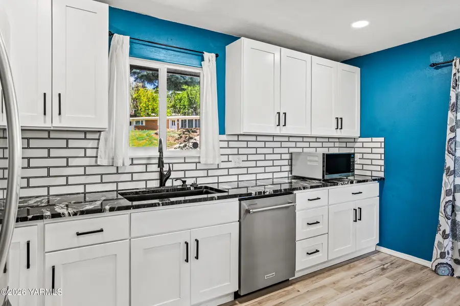 821 N 50th Ave, Yakima, WA 98908 - #3