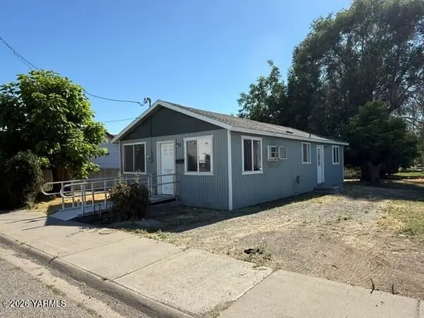 510 S Division St, Grandview, WA 98930