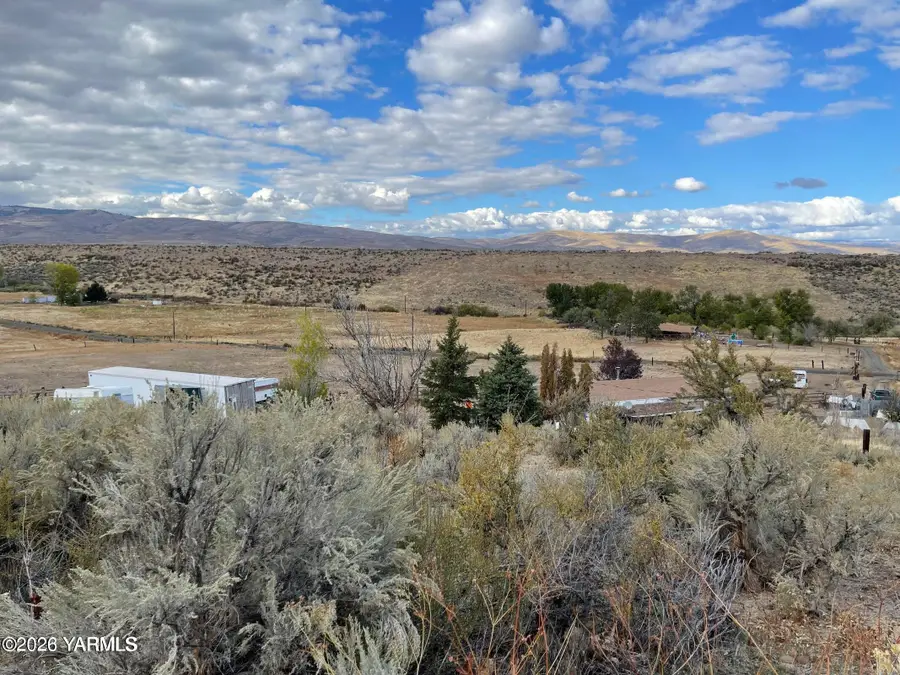 120 W Pine Hollow Rd Ave, Yakima, WA 98903 - #3