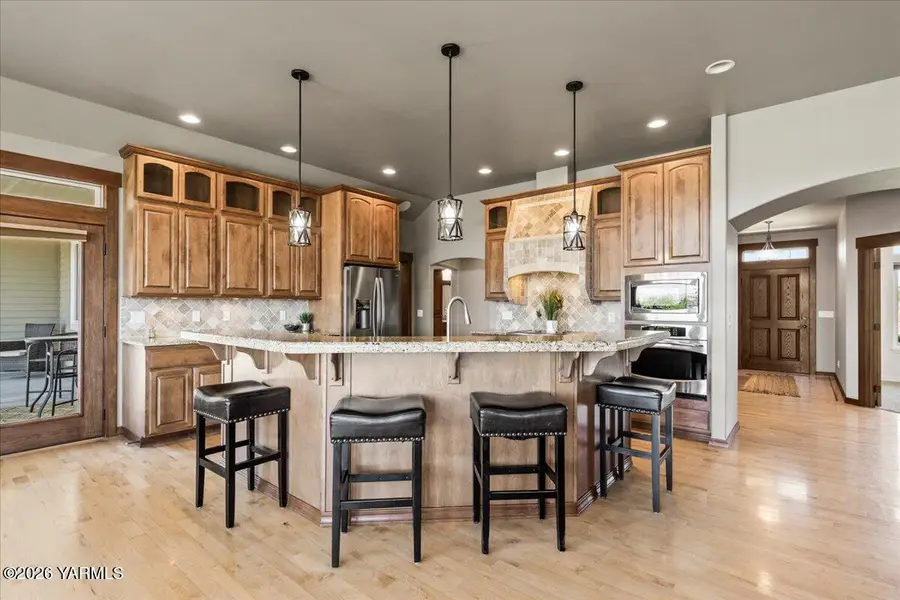 341 Brown Ln, Selah, WA 98942 - #3
