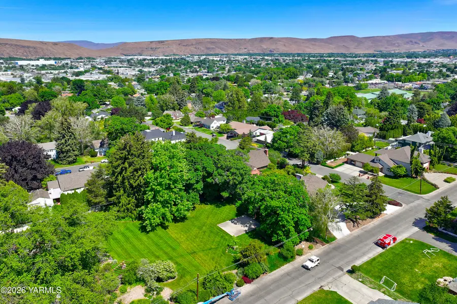 2105 W Yakima Ave, Yakima, WA 98902 - #2