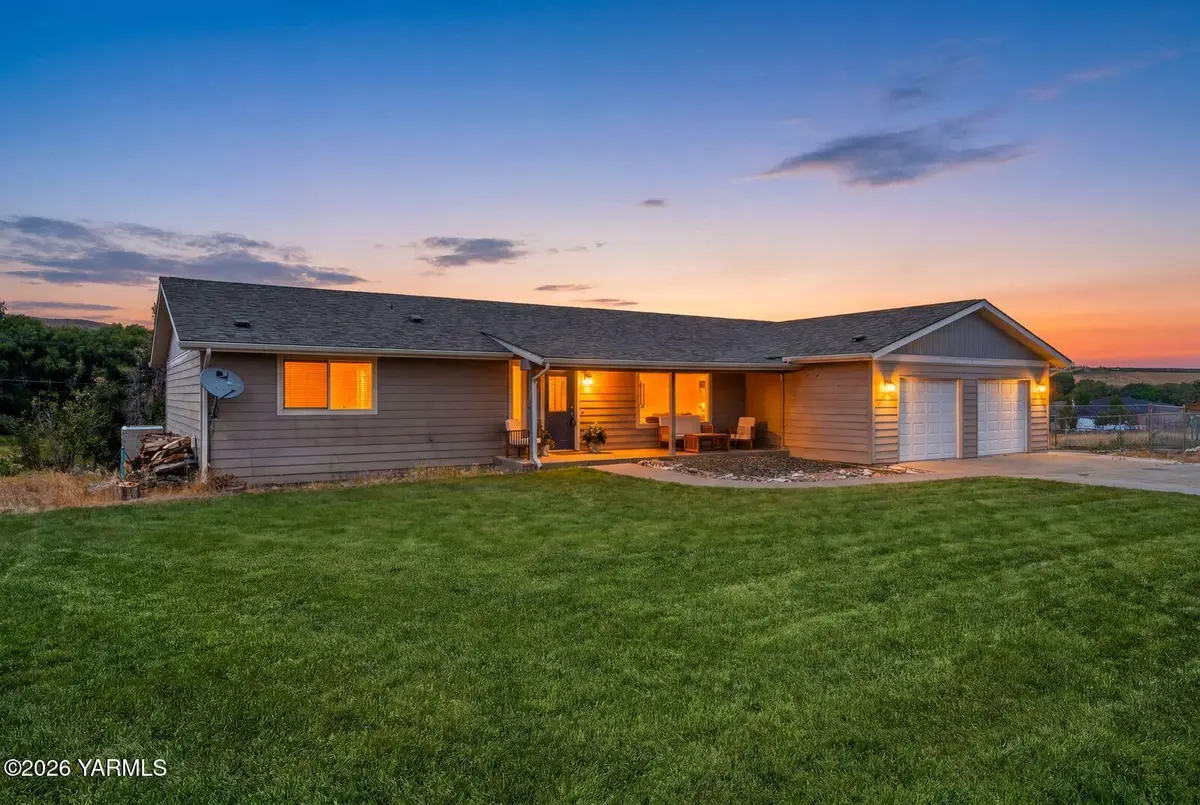 241 Knoll Rd, Yakima, WA 98908 - #1