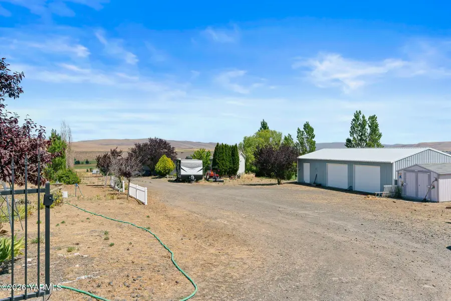 504 Point Dr, Selah, WA 98942 - #2