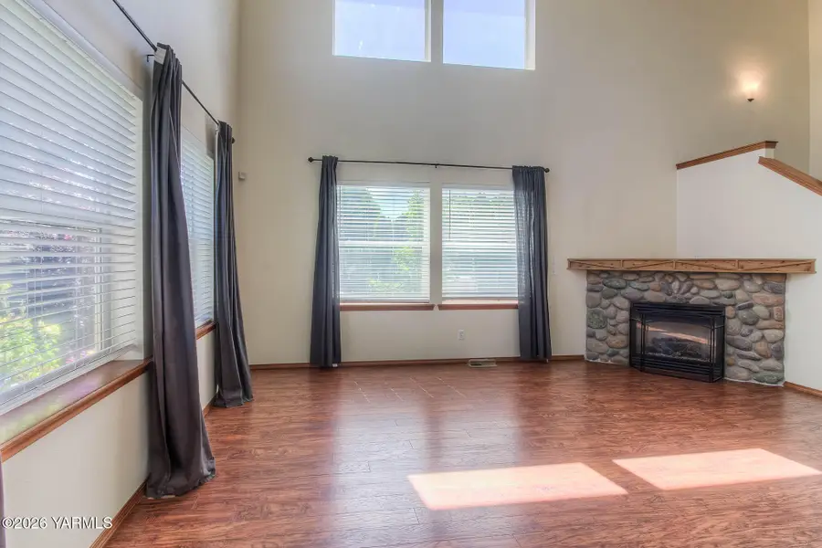 1406 S 79th Ave, Yakima, WA 98908 - #2