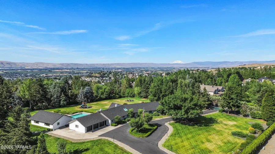 7102 Scenic Dr, Yakima, WA 98908 - #2