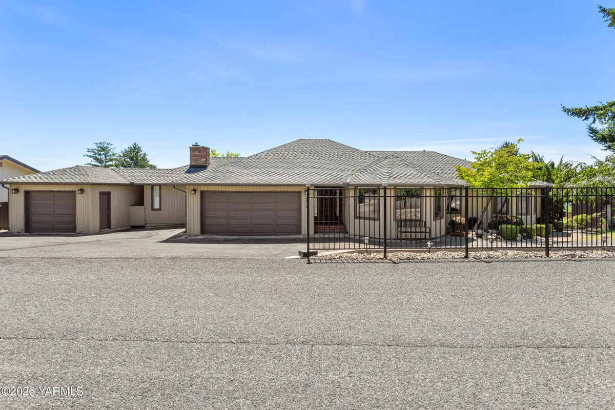 4504 Scenic Dr, Yakima, WA 98908 - #1