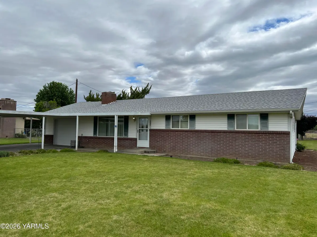 2091 Ashue Rd, Wapato, WA 98951 - #1
