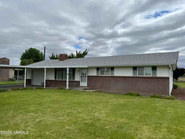 2091 Ashue Rd, Wapato, WA 98951