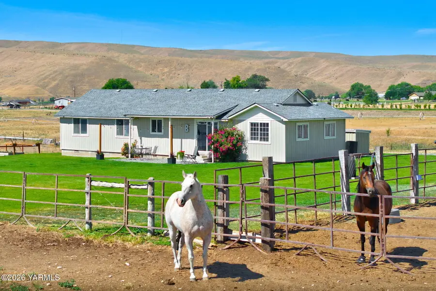1240 W Huntzinger Rd, Selah, WA 98942 - #3