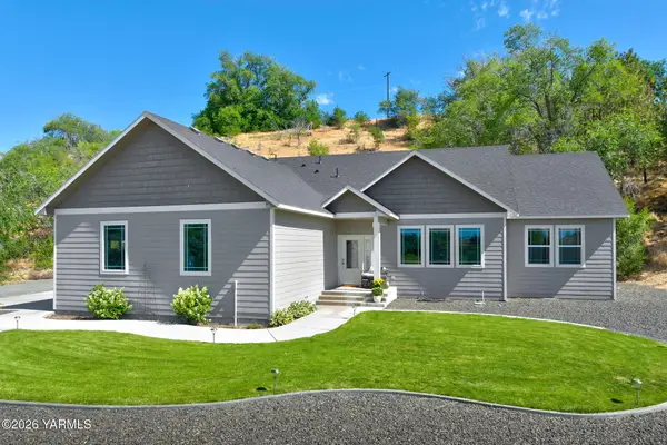 521 Collins Rd, Selah, WA 98942