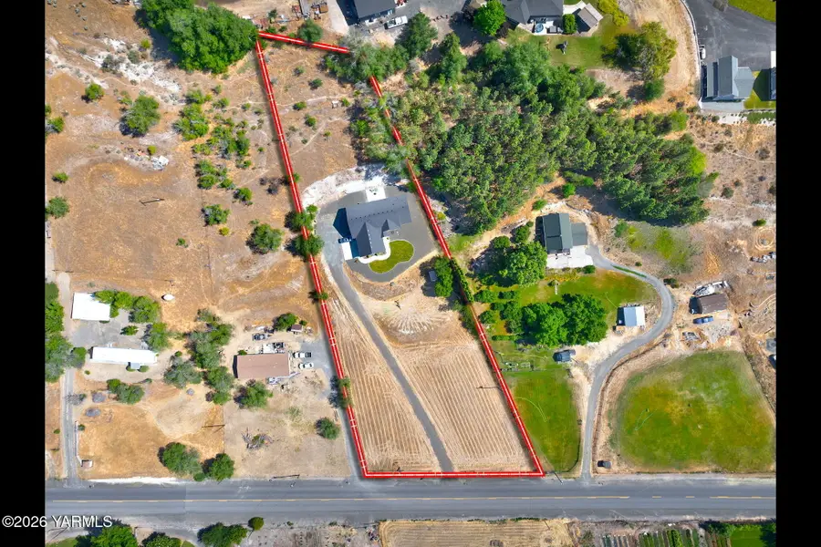 521 Collins Rd, Selah, WA 98942 - #3