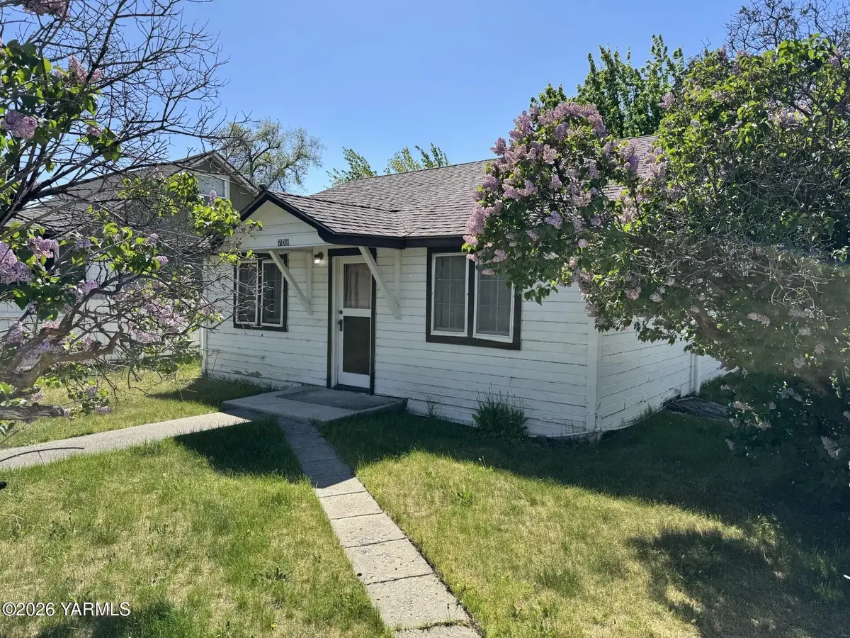 708 N 24th Ave, Yakima, WA 98902 - #1
