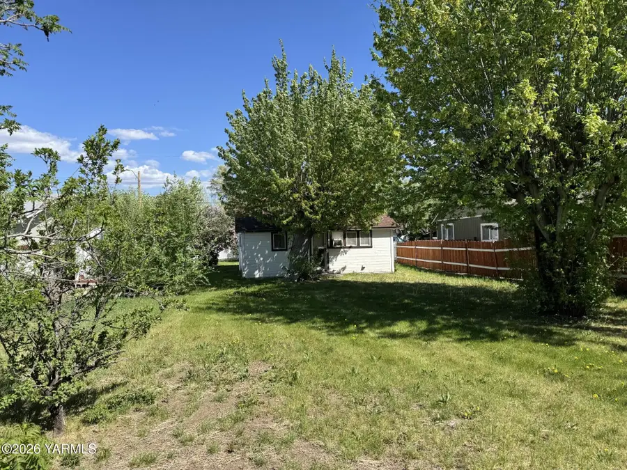 708 N 24th Ave, Yakima, WA 98902 - #2