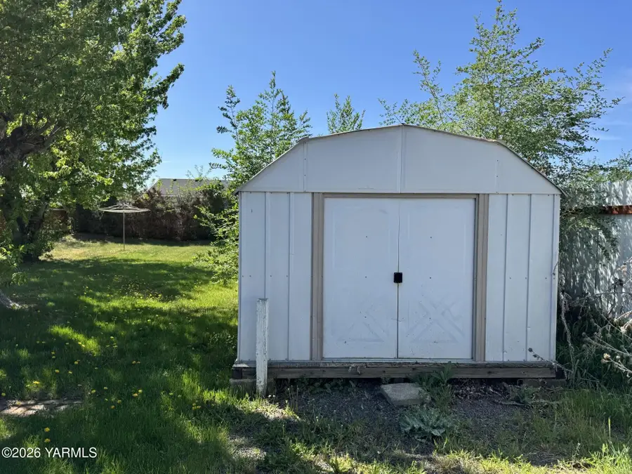 708 N 24th Ave, Yakima, WA 98902 - #3