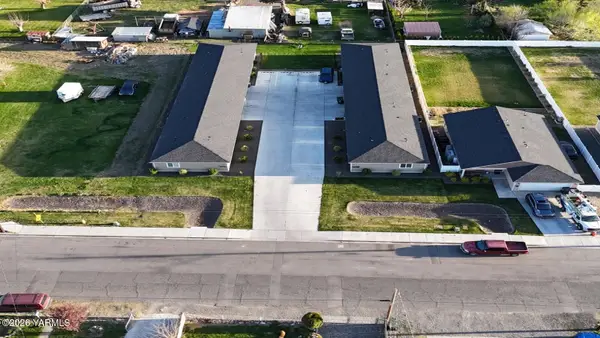 624 E 4th St, Grandview, WA 98930