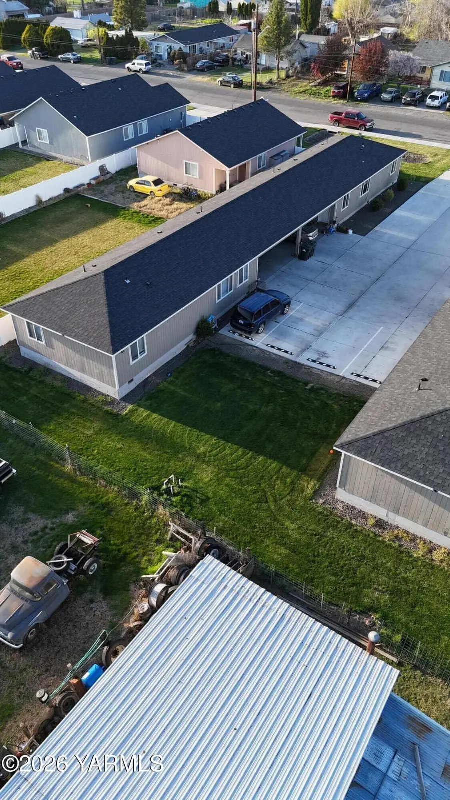624 E 4th St, Grandview, WA 98930 - #2