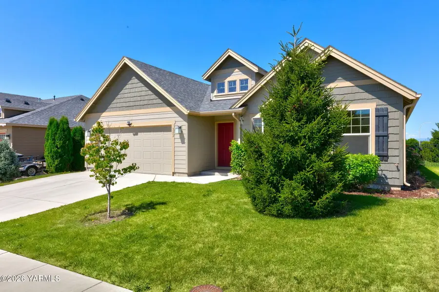 202 Golding St, Moxee, WA 98936 - #2