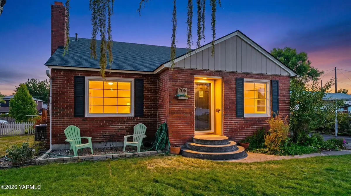 206 S 33rd Ave, Yakima, WA 98902 - #1