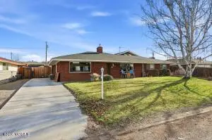 609 N 38th St, Yakima, WA 98901 - #2