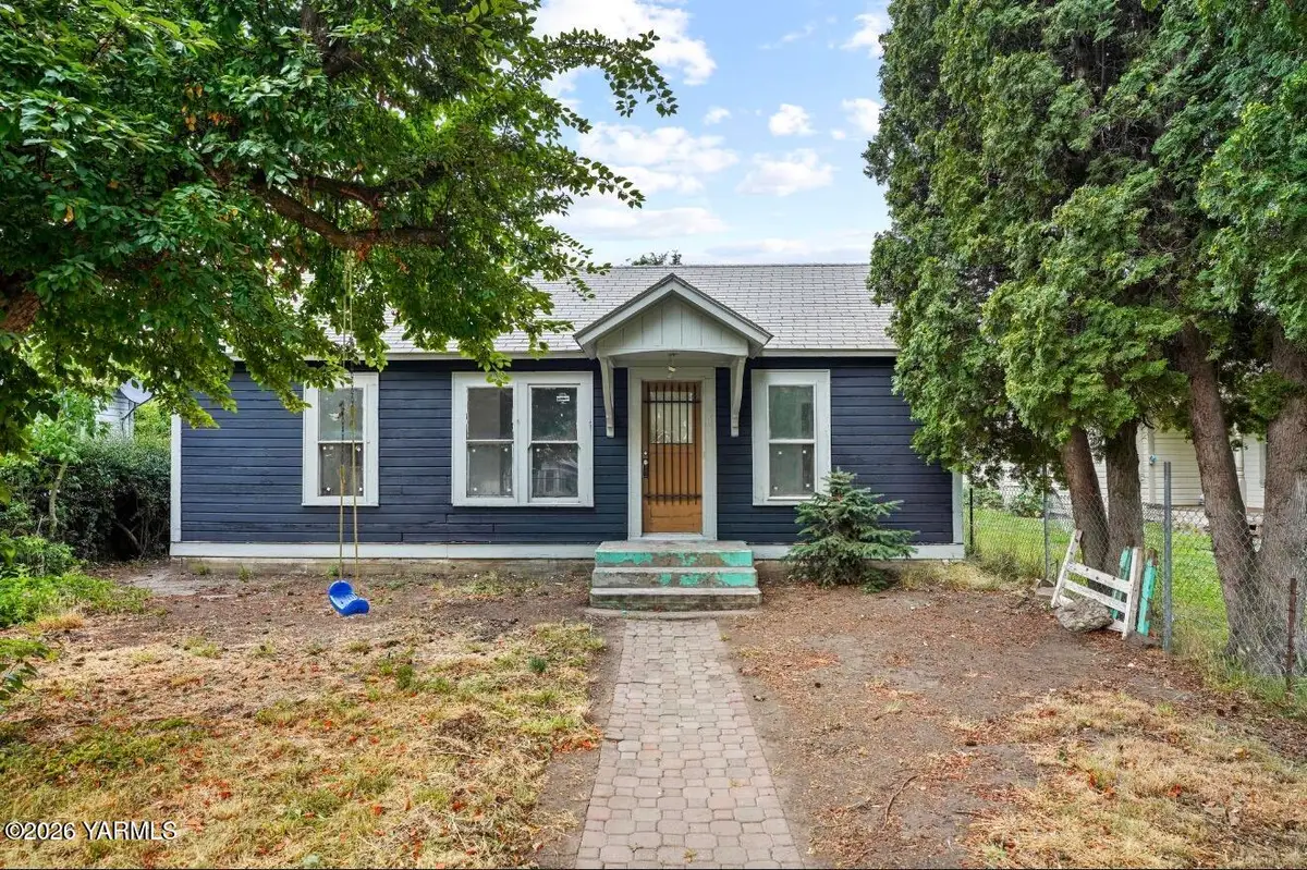 303 S 7th St, Yakima, WA 98901 - #1