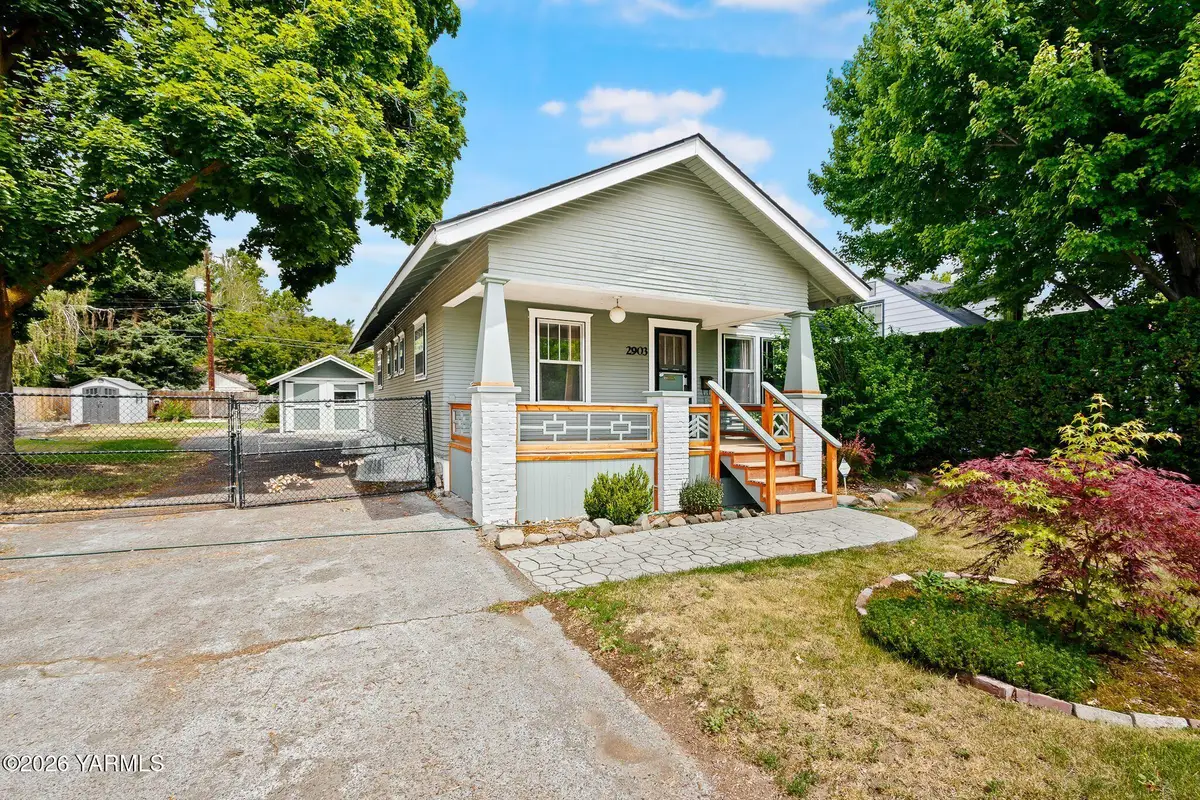 2903 W Chestnut Ave, Yakima, WA 98902 - #1