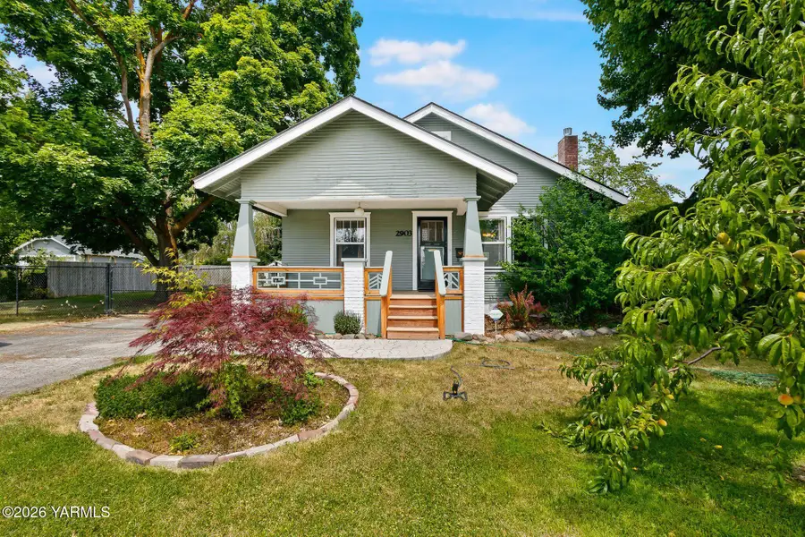 2903 W Chestnut Ave, Yakima, WA 98902 - #2
