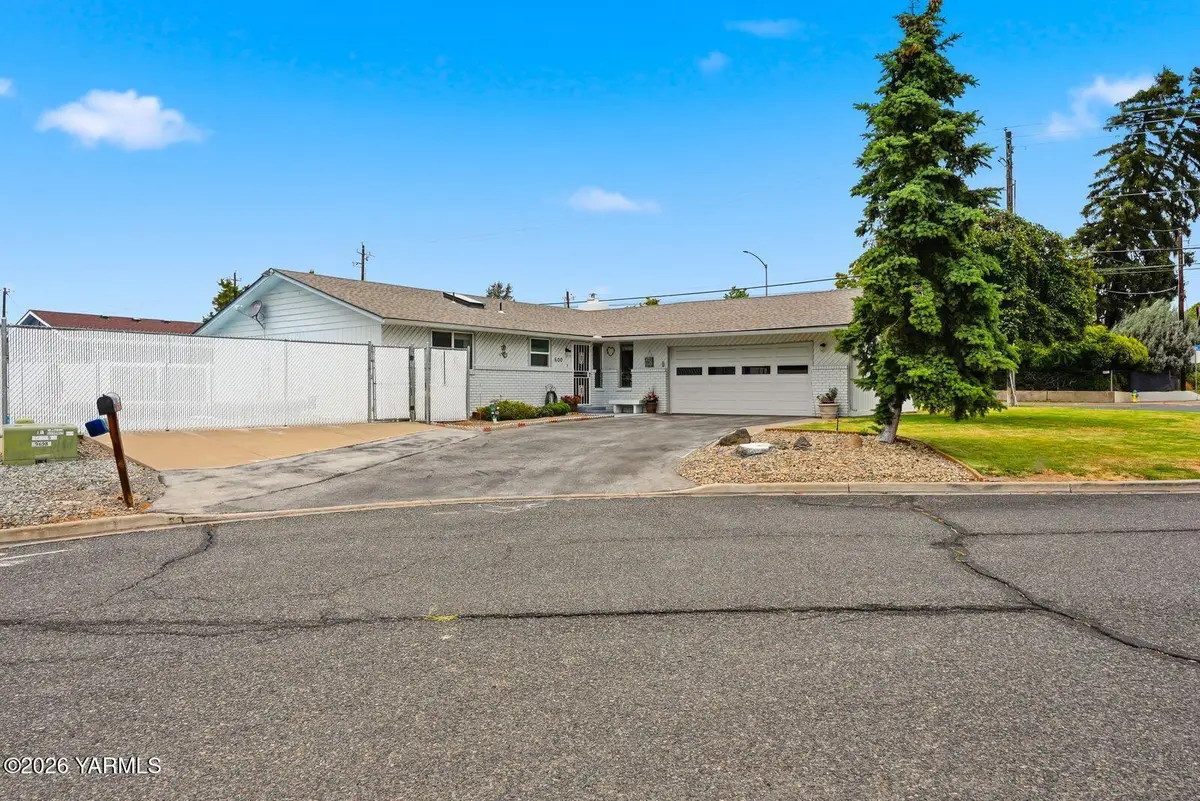 600 S 69th Ave, Yakima, WA 98908 - #1