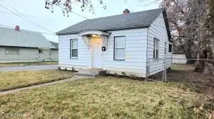 1302 W Prasch Ave, Yakima, WA 98902