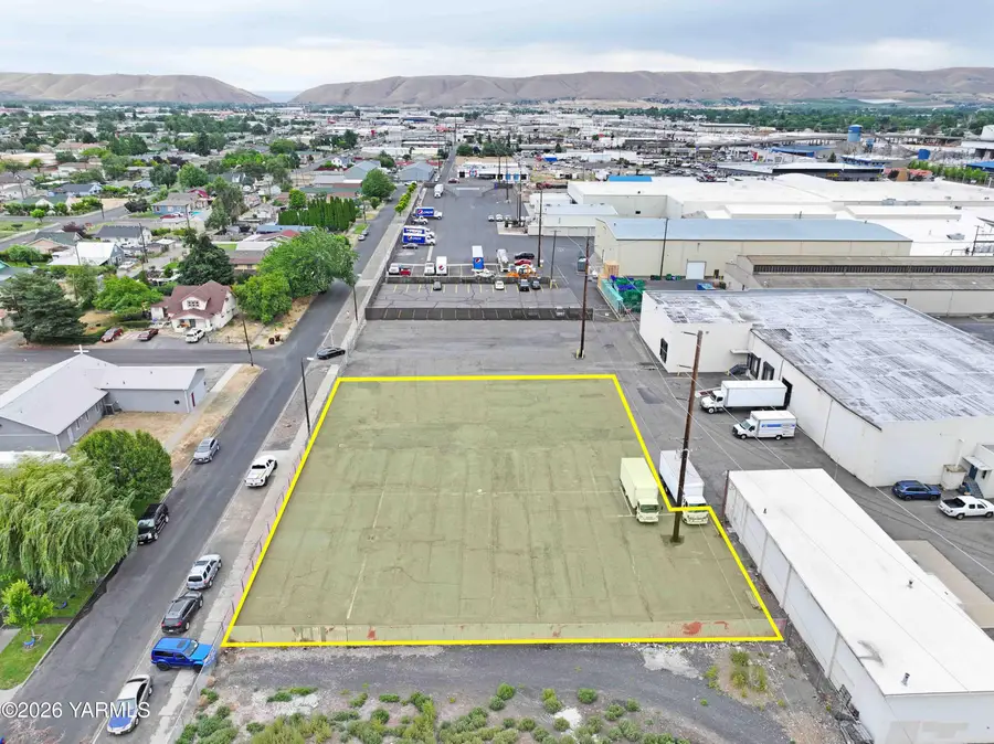 911 S 3rd St, Yakima, WA 98901 - #3