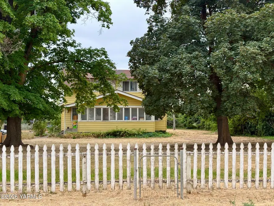 2870 Progressive Rd, Wapato, WA 98951 - #2