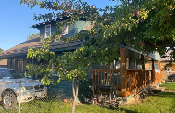 703 S 6th St, Yakima, WA 98901