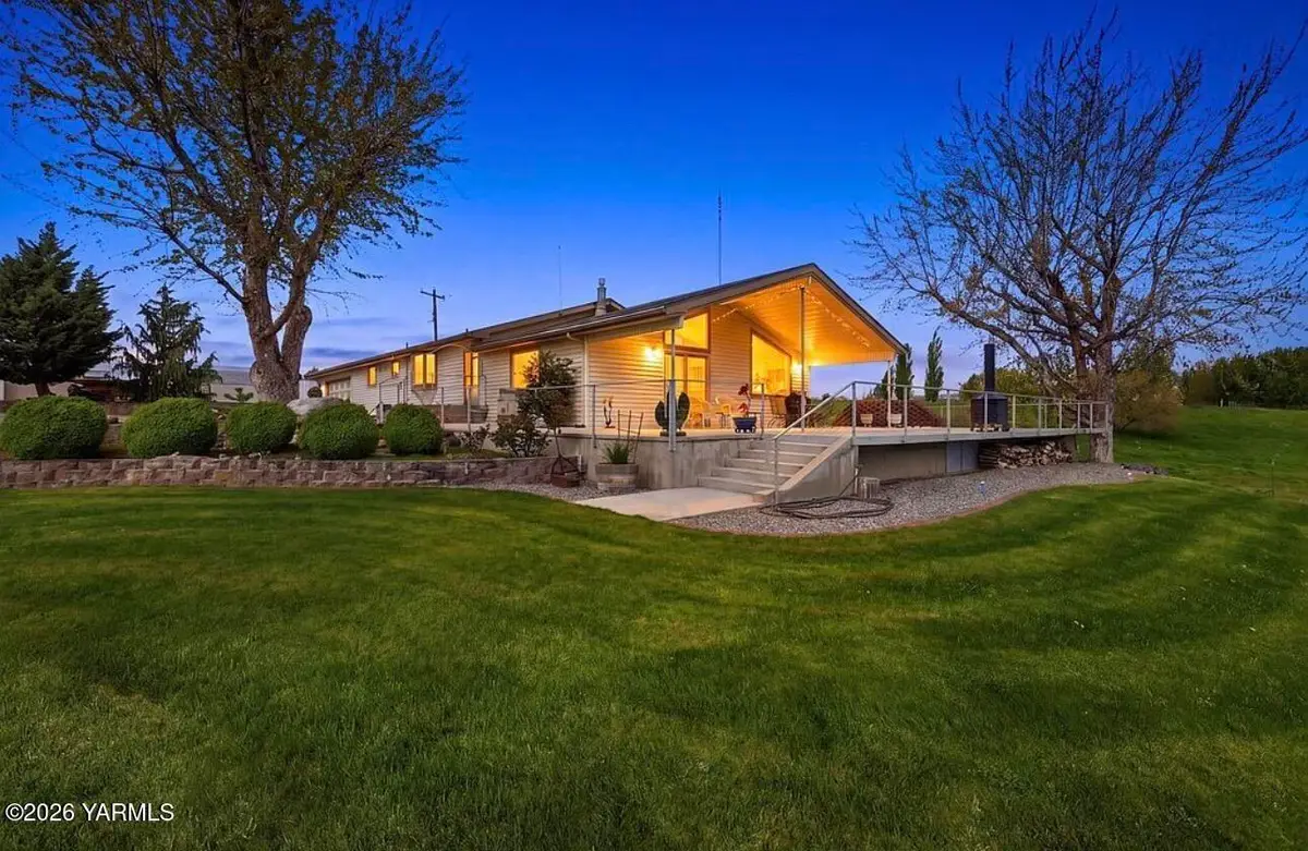 3114 E Highland Road Ave, Benton City, WA 99320 - #1