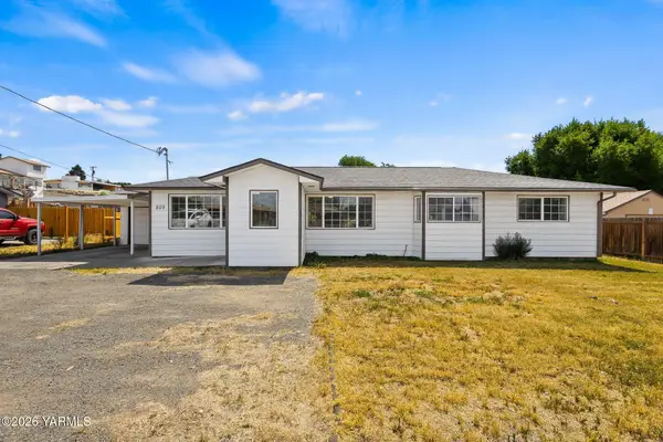 809 S 72nd Ave, Yakima, WA 98908