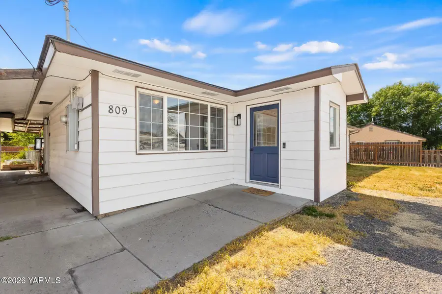 809 S 72nd Ave, Yakima, WA 98908 - #2