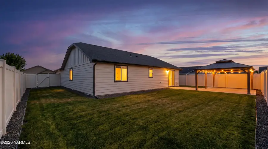 6102 Ian Ave, Yakima, WA 98903 - #2