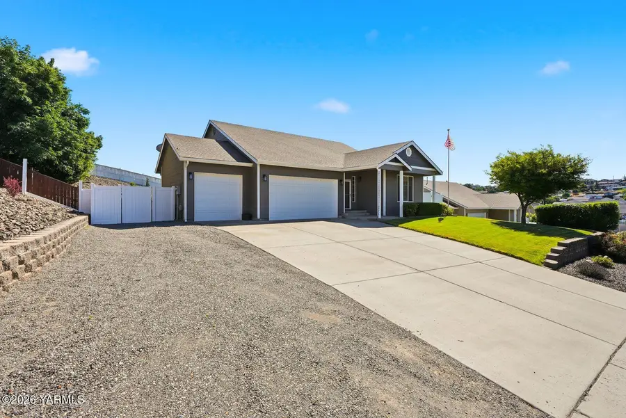 7314 Englewood Ave, Yakima, WA 98908 - #3