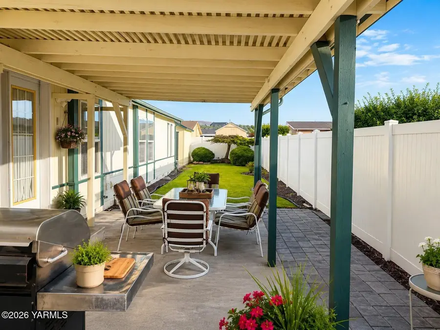 1800 S 68th Ave, Yakima, WA 98908 - #2