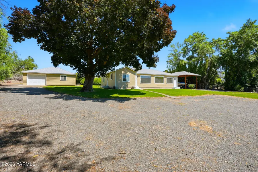 4711 E Hillcrest Dr, Yakima, WA 98901 - #3