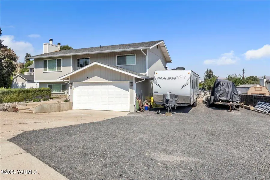 211 Palmer Dr, Selah, WA 98942 - #3