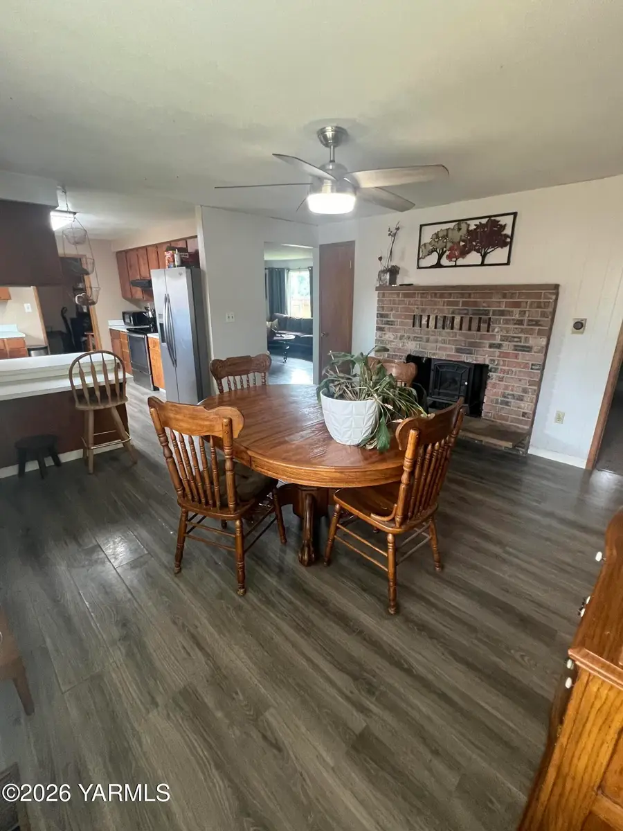 421 S 59th Ave, Yakima, WA 98908 - #3