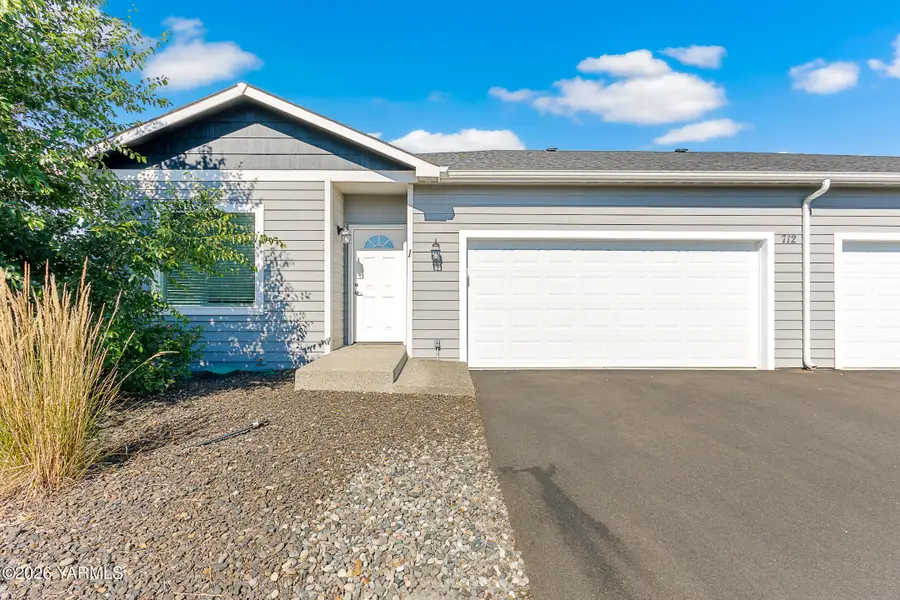 712 N 30th Ave, Yakima, WA 98902 - #3