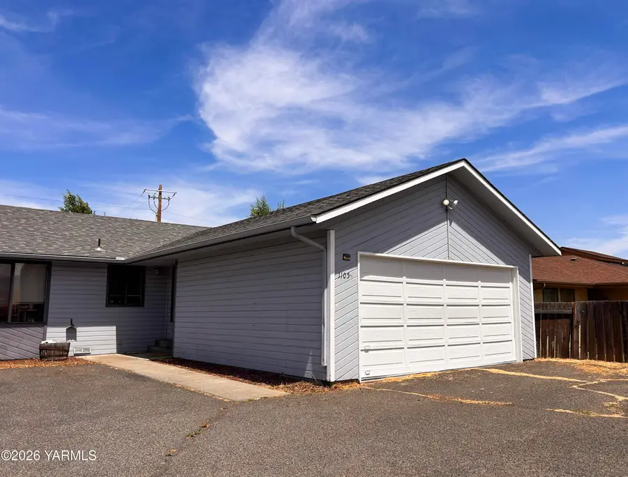 1105 S 34th Ave, Yakima, WA 98902 - #2