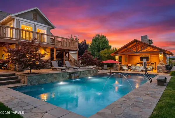 7027 Scenic Dr, Yakima, WA 98908