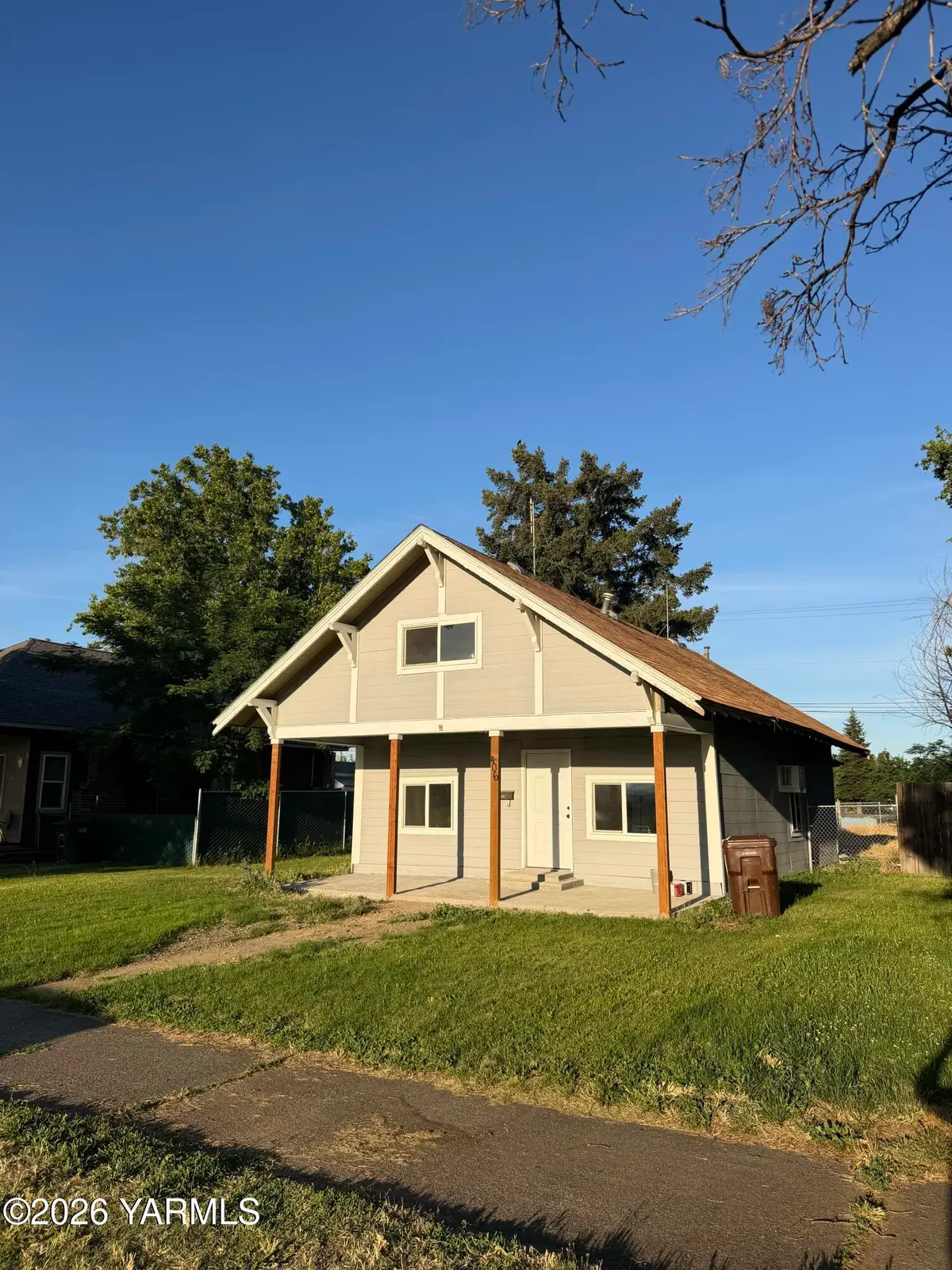 406 S 7th Ave, Yakima, WA 98902 - #1