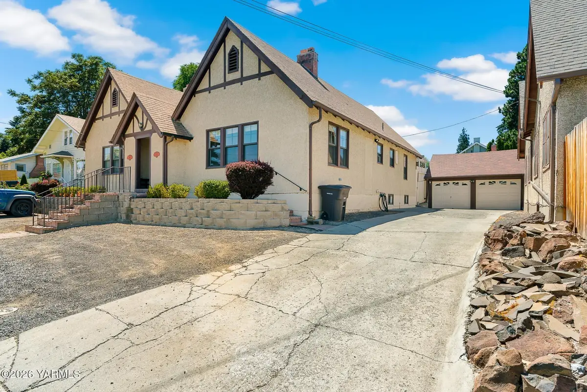 604 S 20th Ave, Yakima, WA 98902 - #1