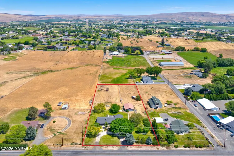 281 Gore Rd, Selah, WA 98942 - #2